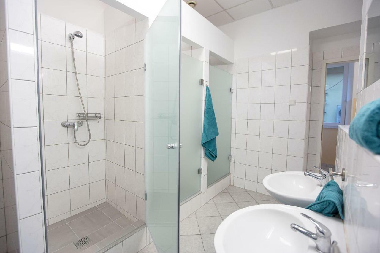 מריבור Minidorm Rooms In Heart Of City Center מראה חיצוני תמונה